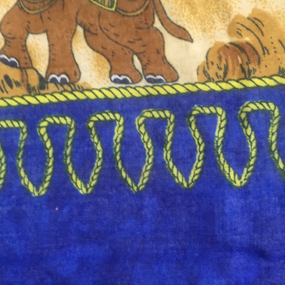 Stunning Elephant Print Sarong. - Picture 5 of 10